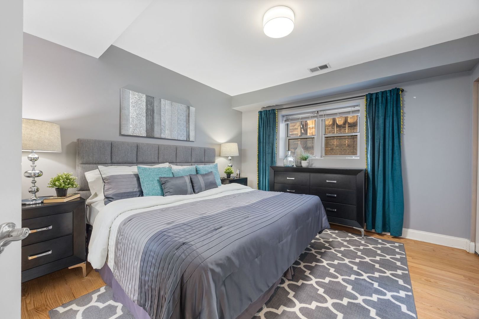 4937 N TROY Street Unit: 1