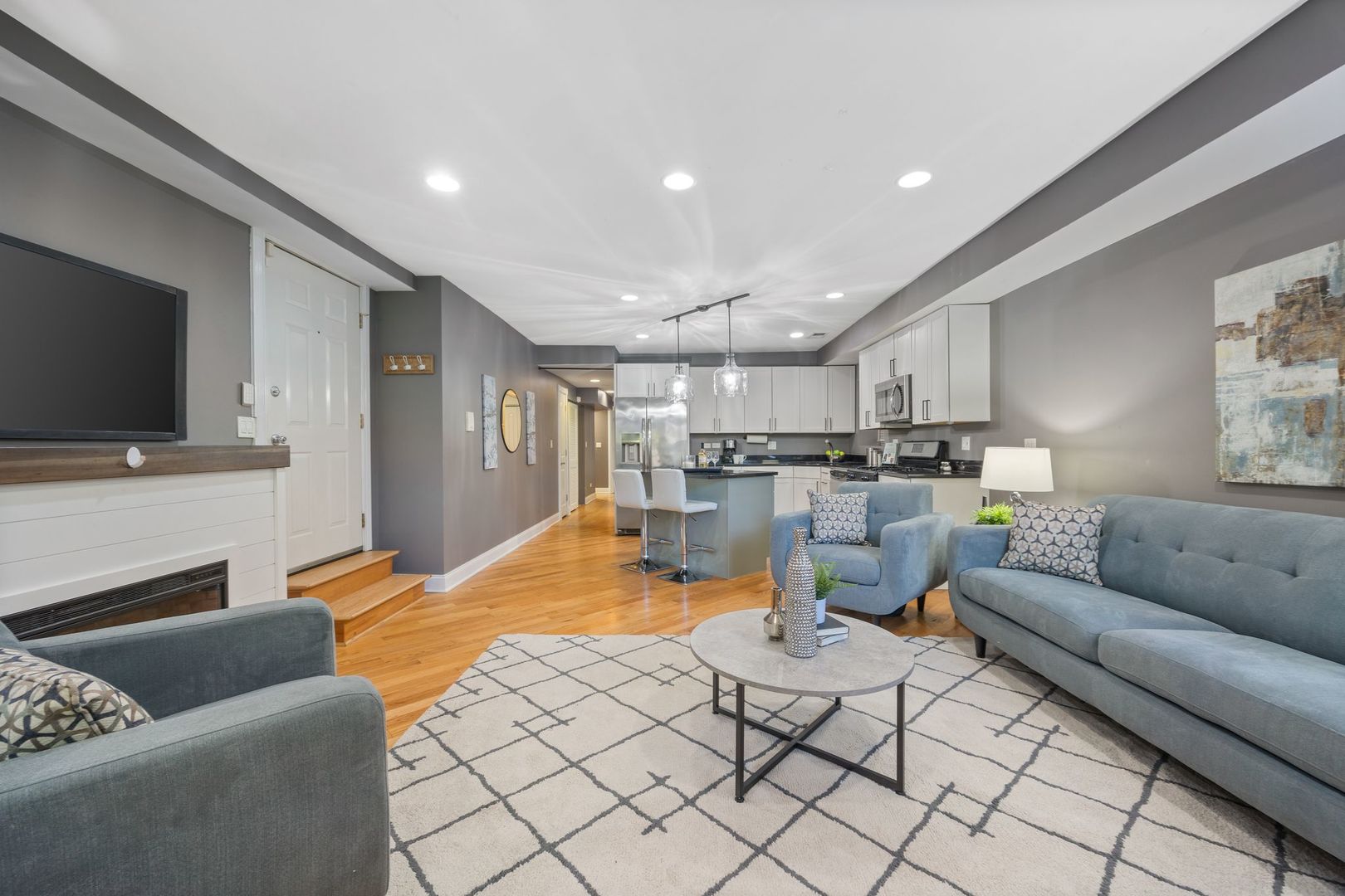 4937 N TROY Street Unit: 1