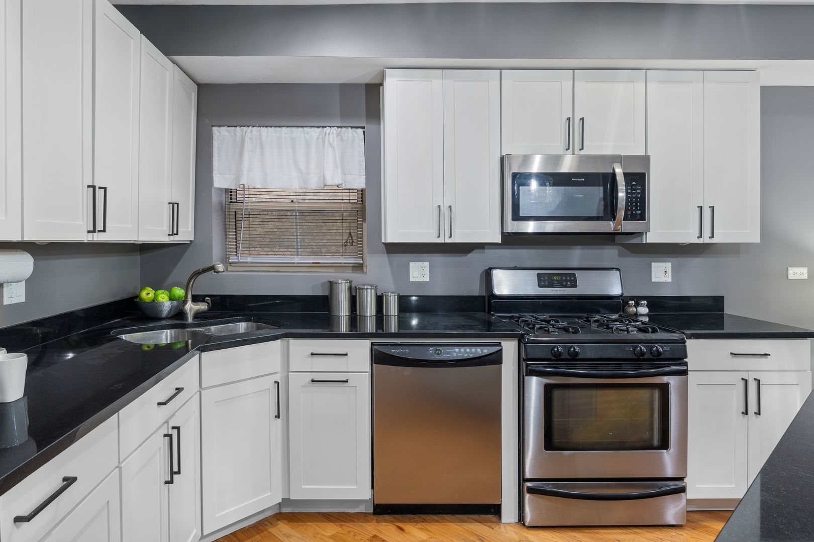 4937 N TROY Street Unit: 1