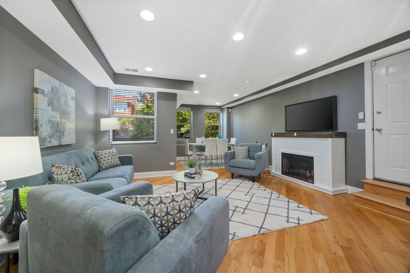 4937 N TROY Street Unit: 1