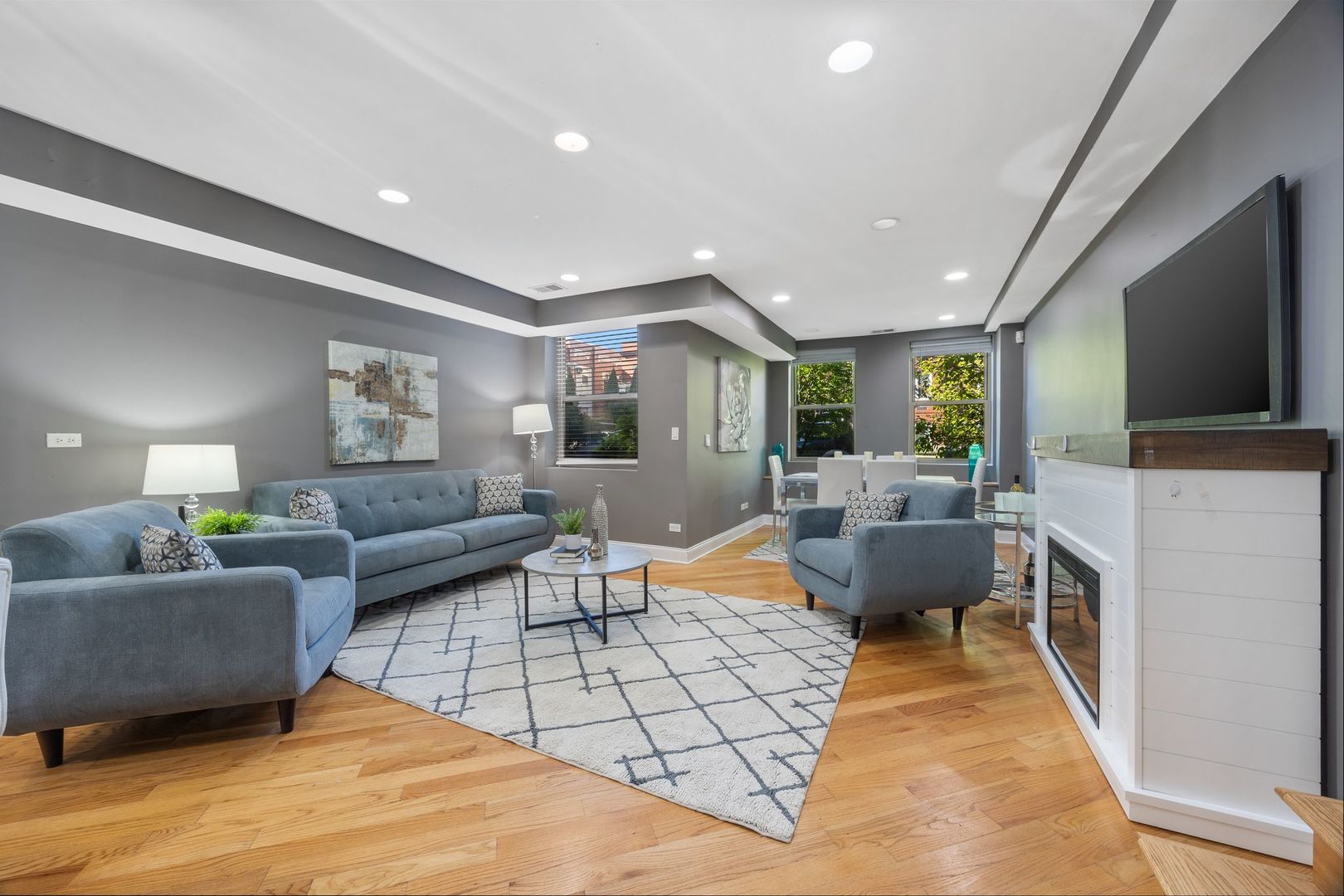 4937 N TROY Street Unit: 1