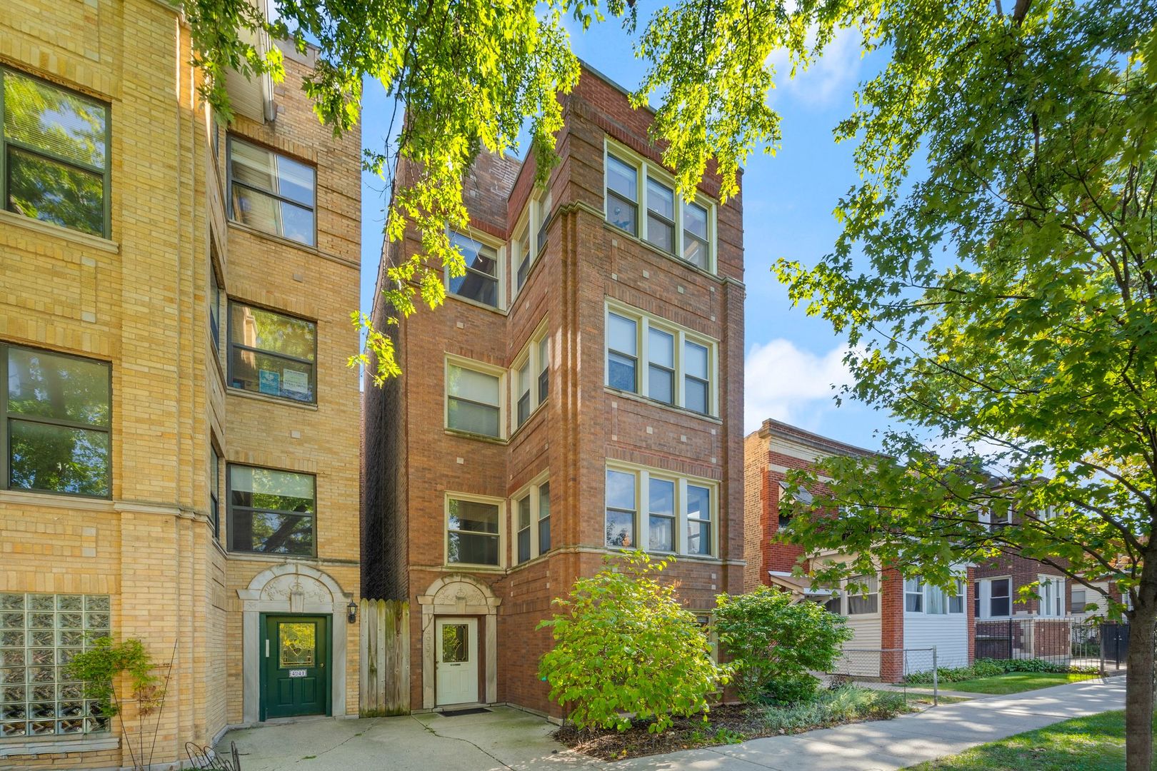 4937 N TROY Street Unit: 1