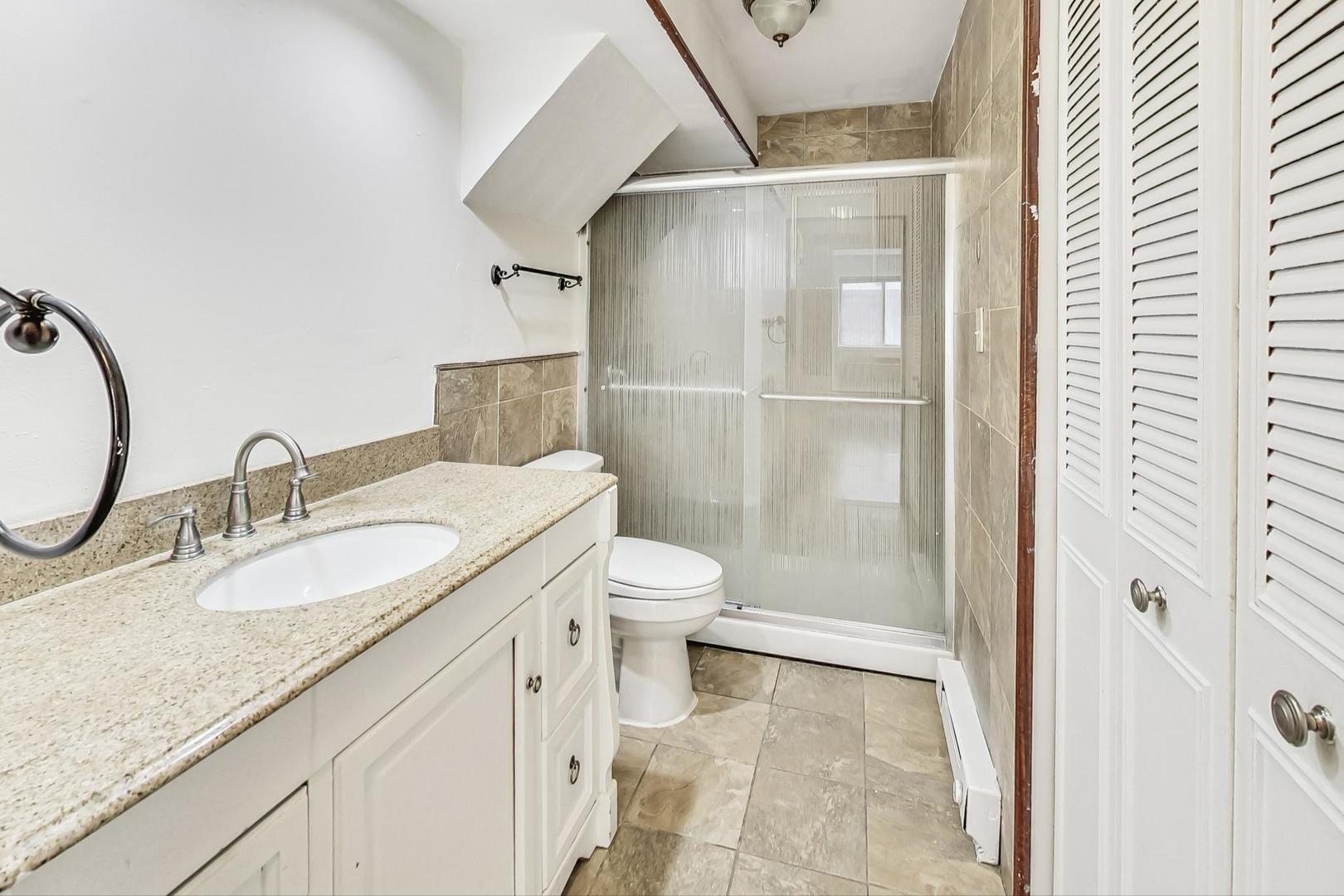 1321 W BIRCHWOOD Avenue Unit: 107