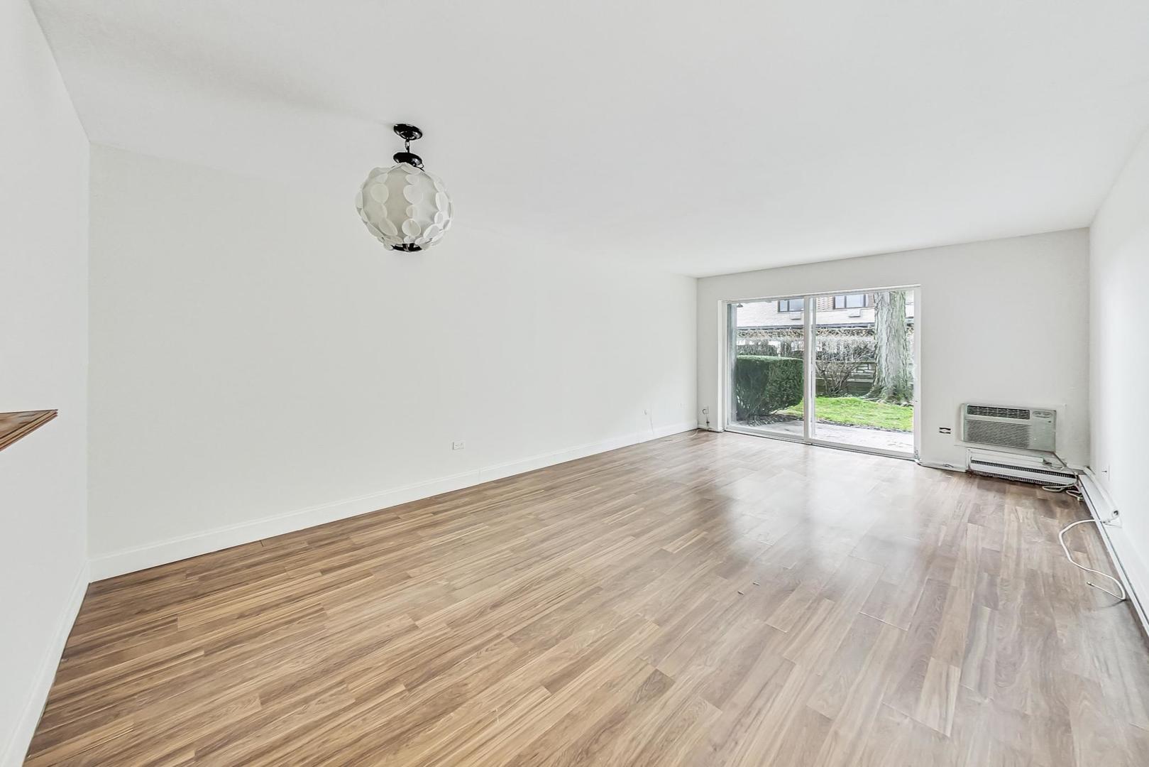 1321 W BIRCHWOOD Avenue Unit: 107