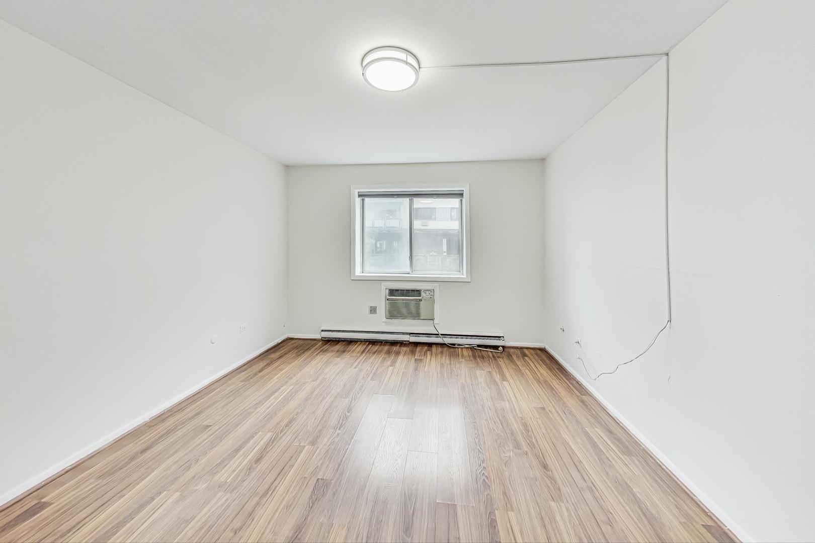 1321 W BIRCHWOOD Avenue Unit: 107