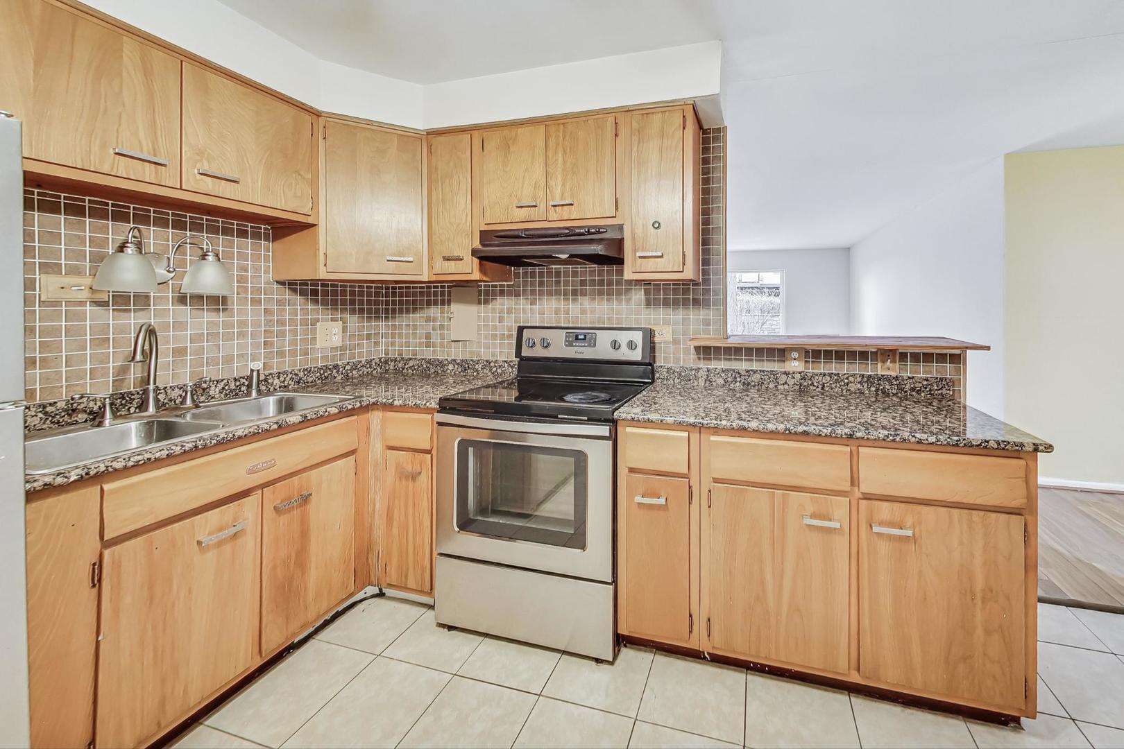 1321 W BIRCHWOOD Avenue Unit: 107