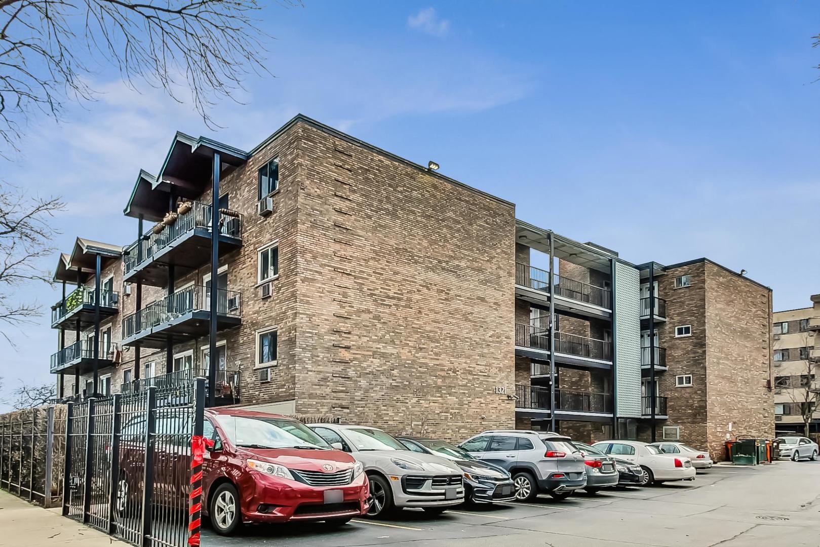 1321 W BIRCHWOOD Avenue Unit: 107