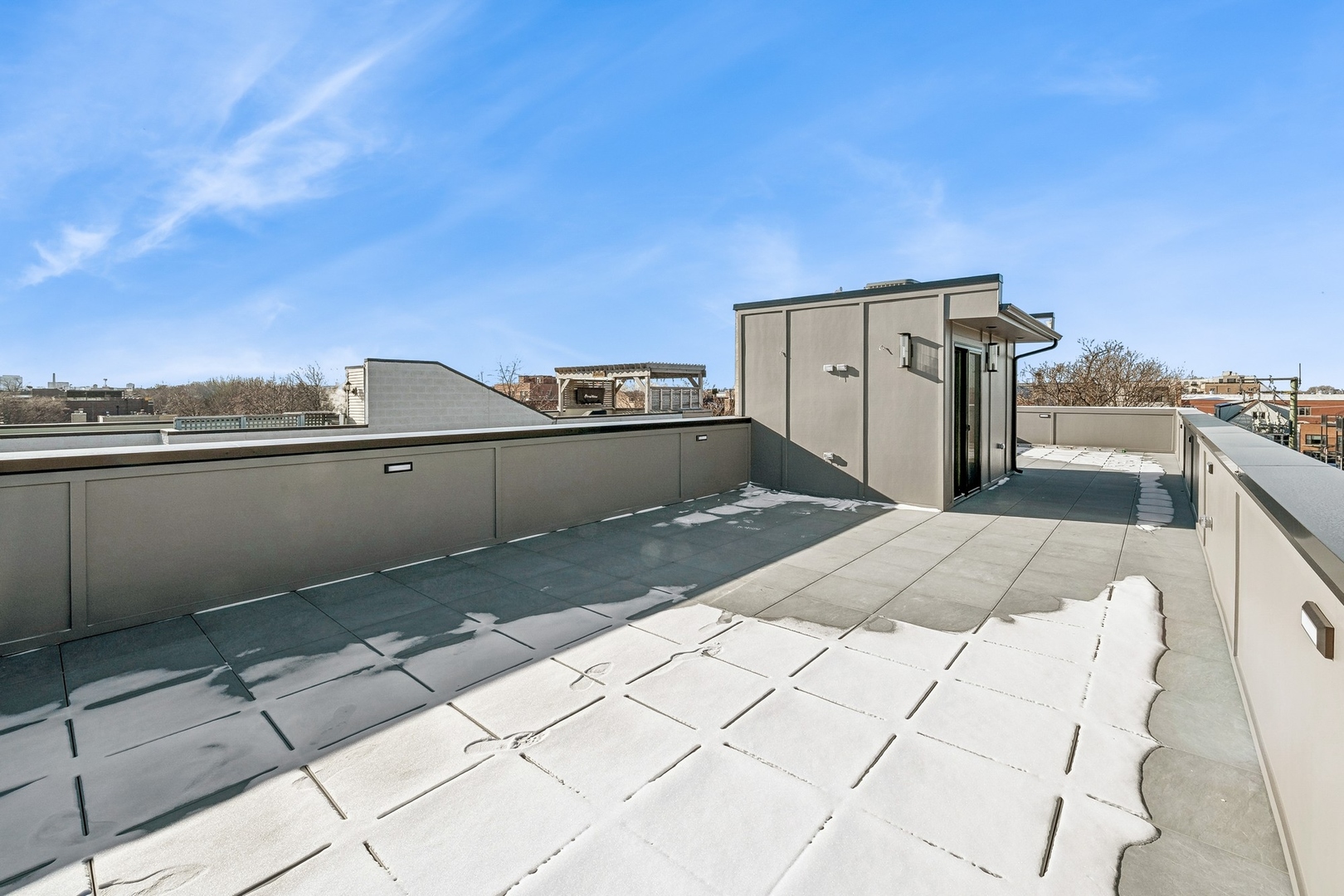 2745 N Bosworth Avenue Unit: 2