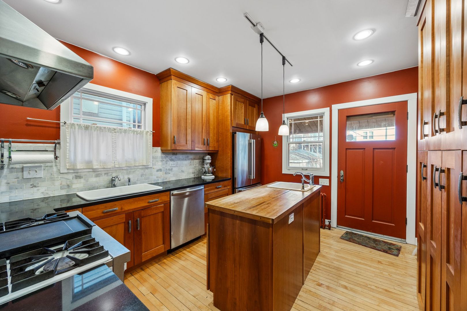 6541 N Bosworth Avenue