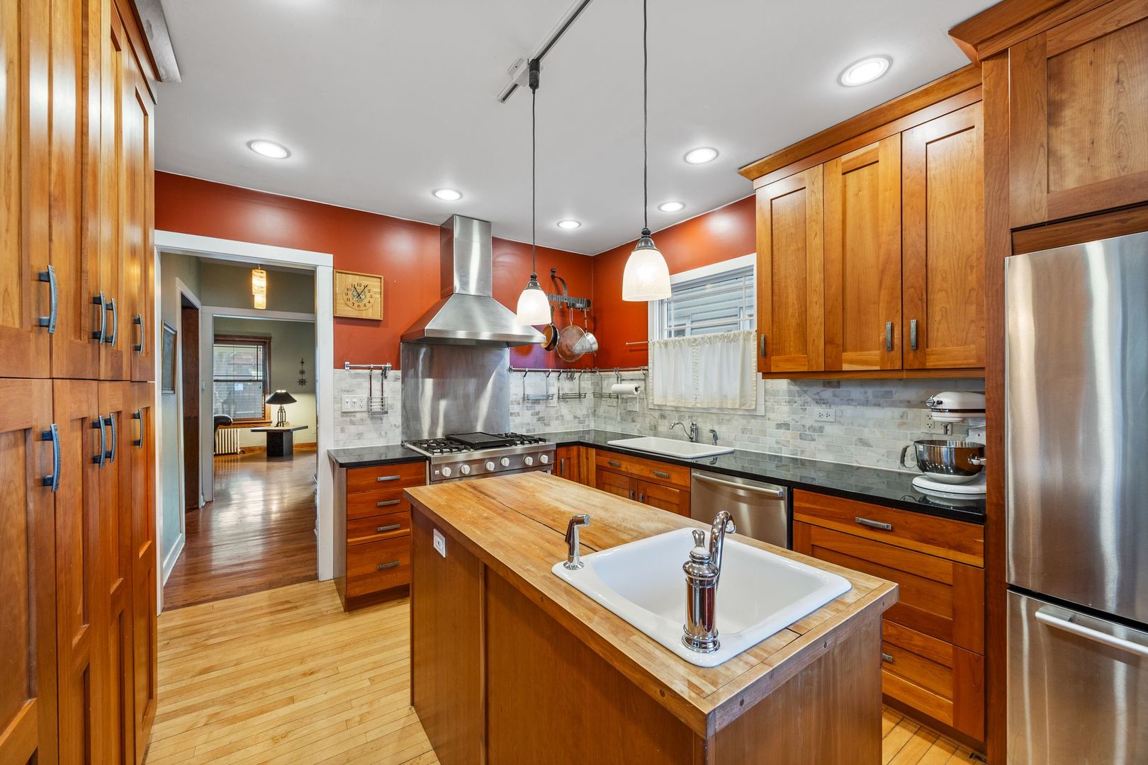 6541 N Bosworth Avenue