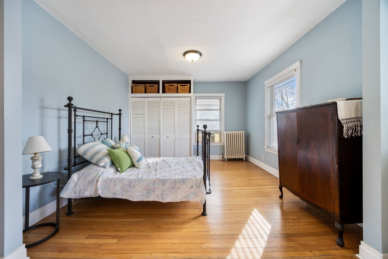 6541 N Bosworth Avenue