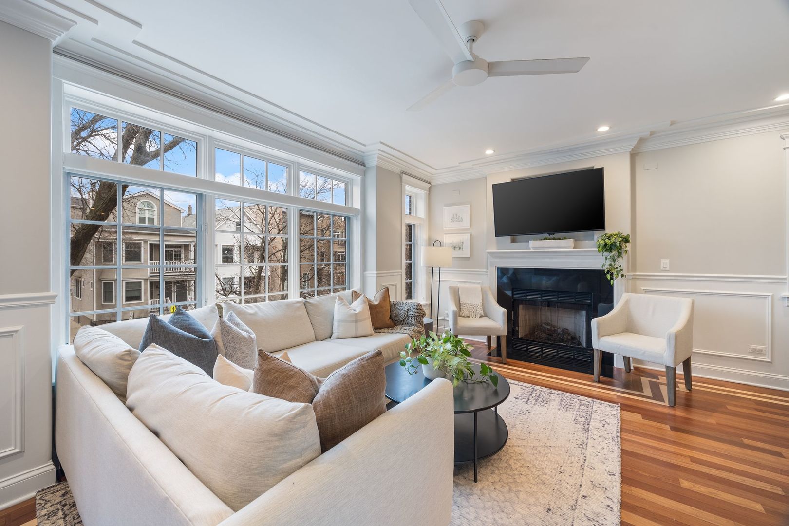 3231 N Racine Avenue Unit: 2