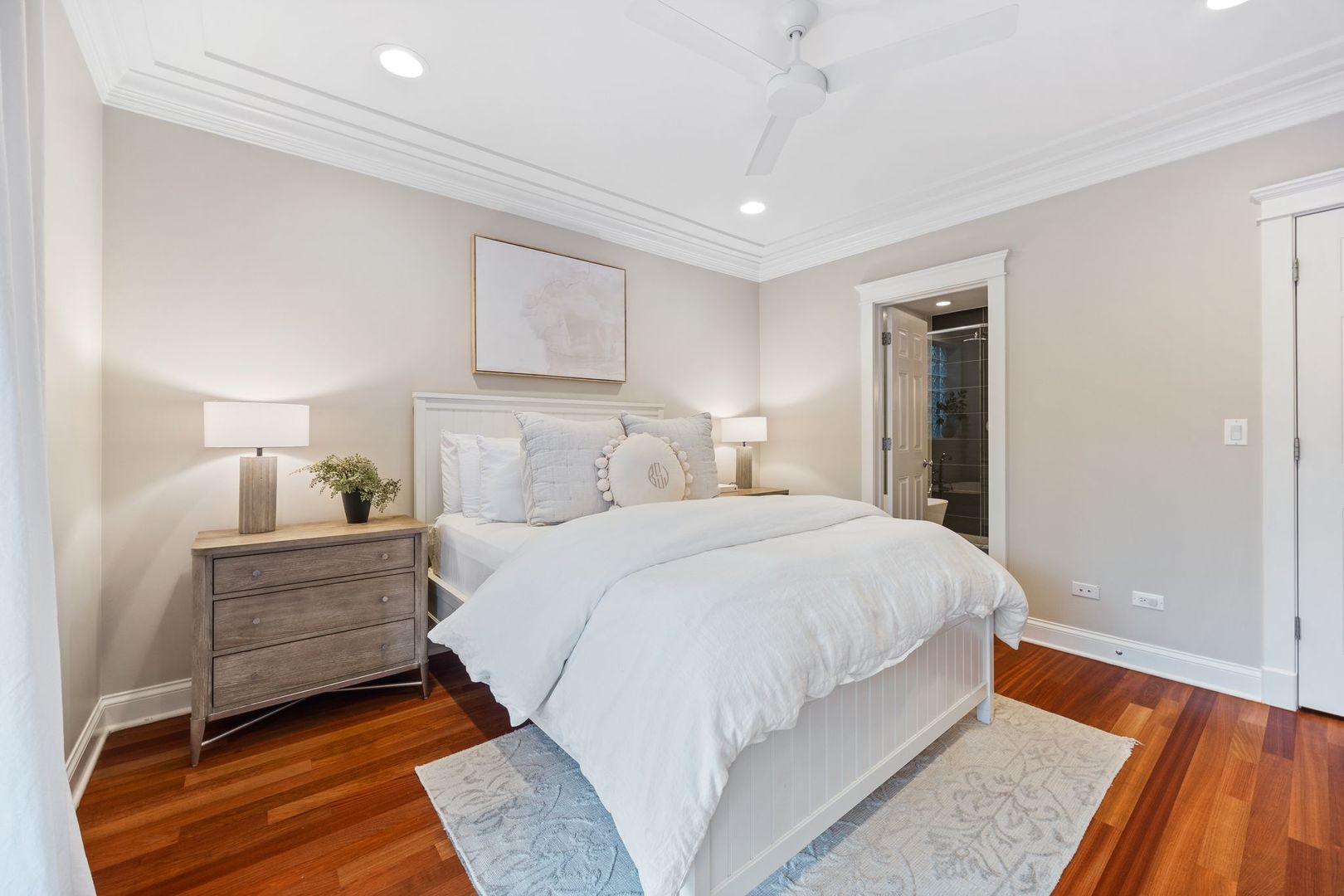 3231 N Racine Avenue Unit: 2