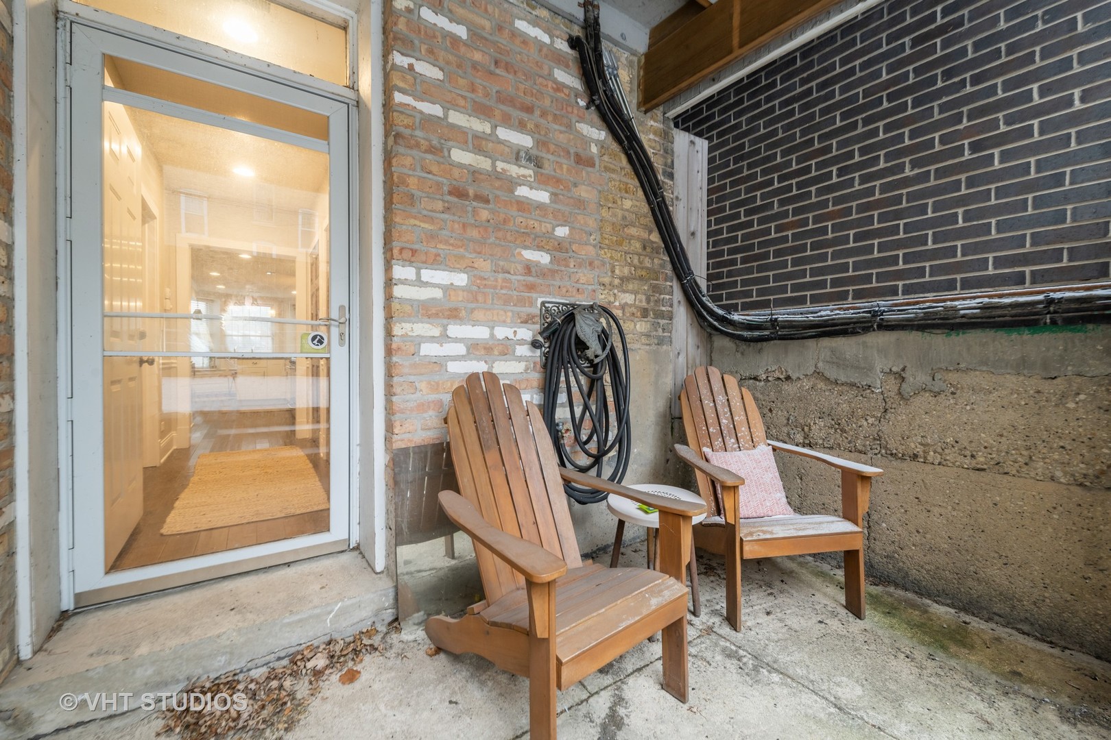 2072 N Leavitt Street Unit: 1