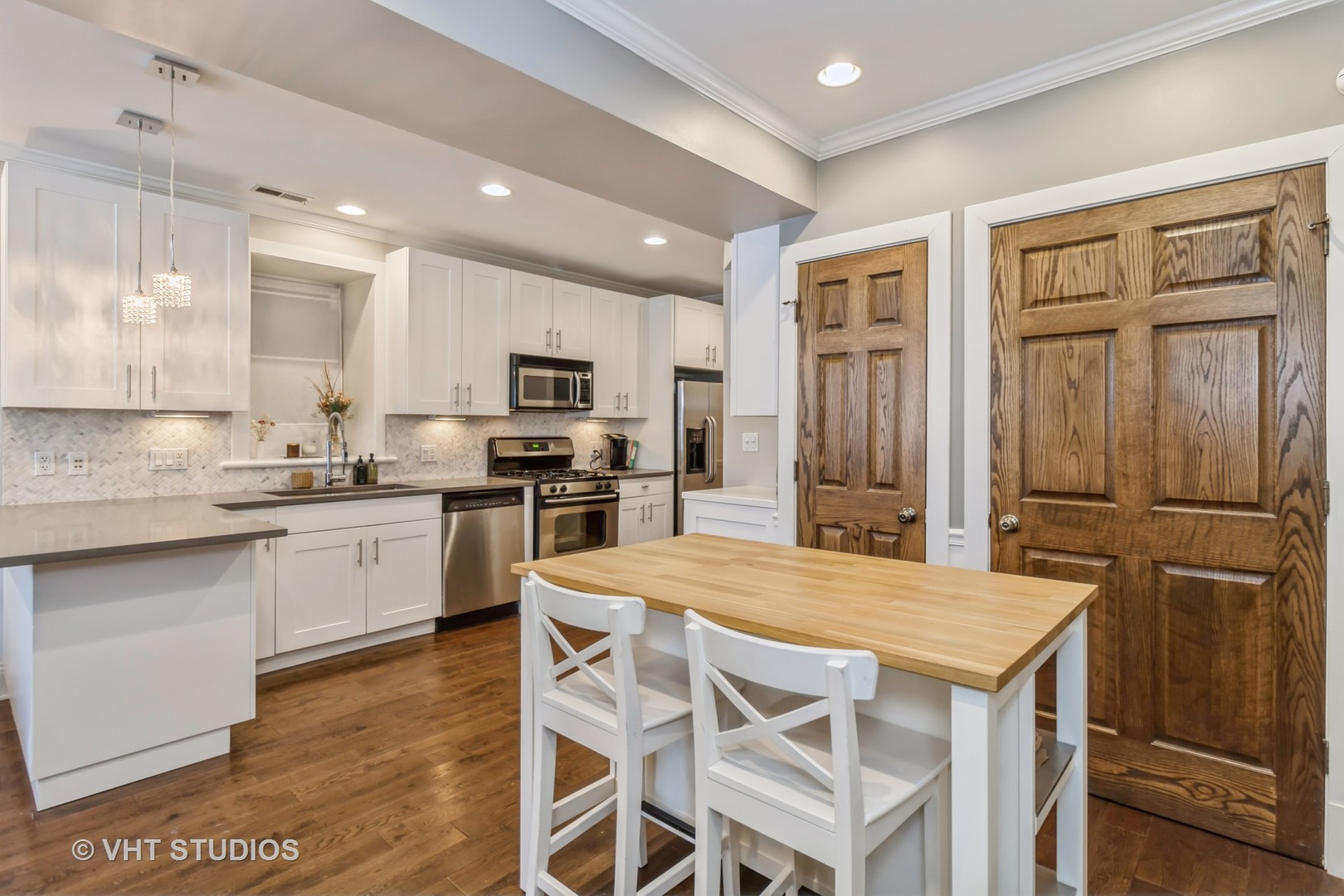 2072 N Leavitt Street Unit: 1