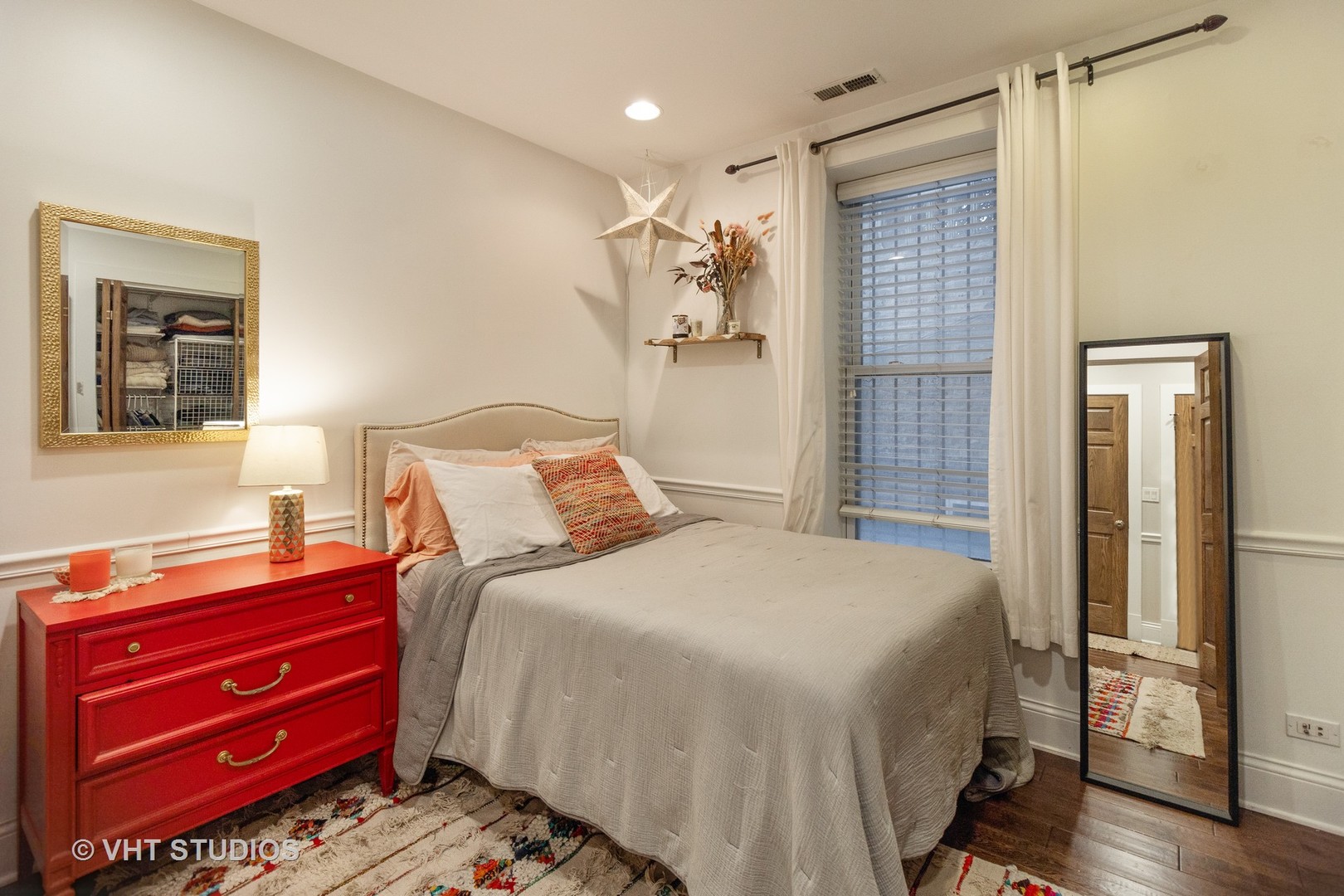 2072 N Leavitt Street Unit: 1