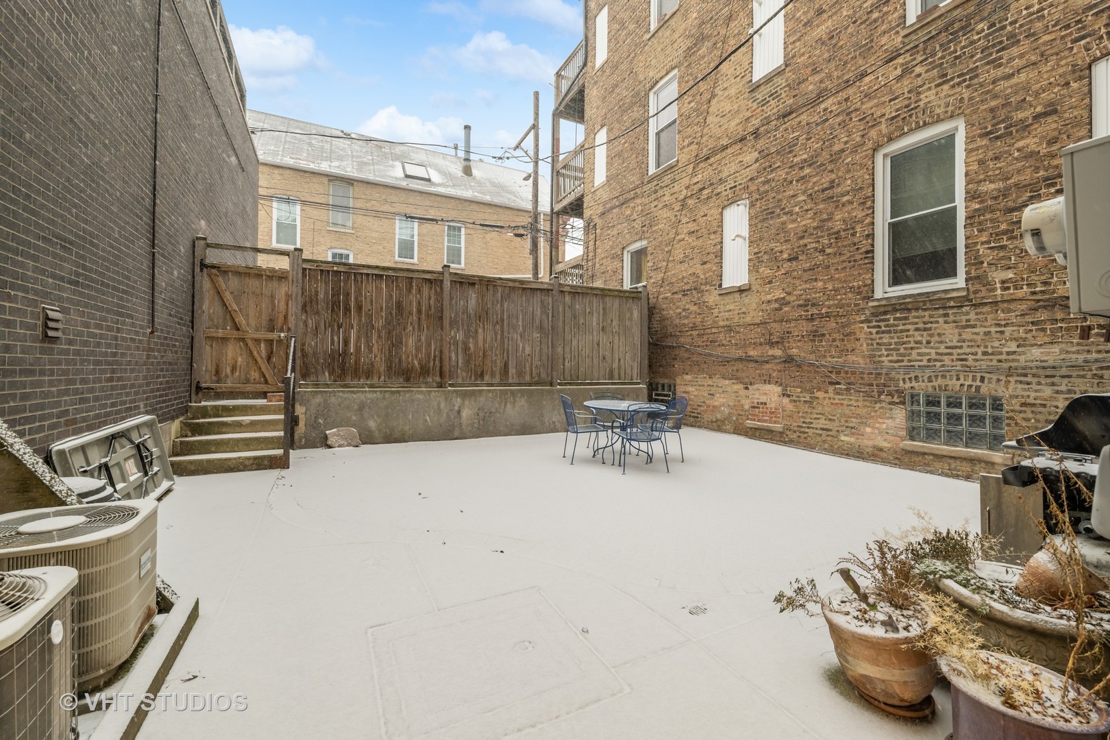 2072 N Leavitt Street Unit: 1