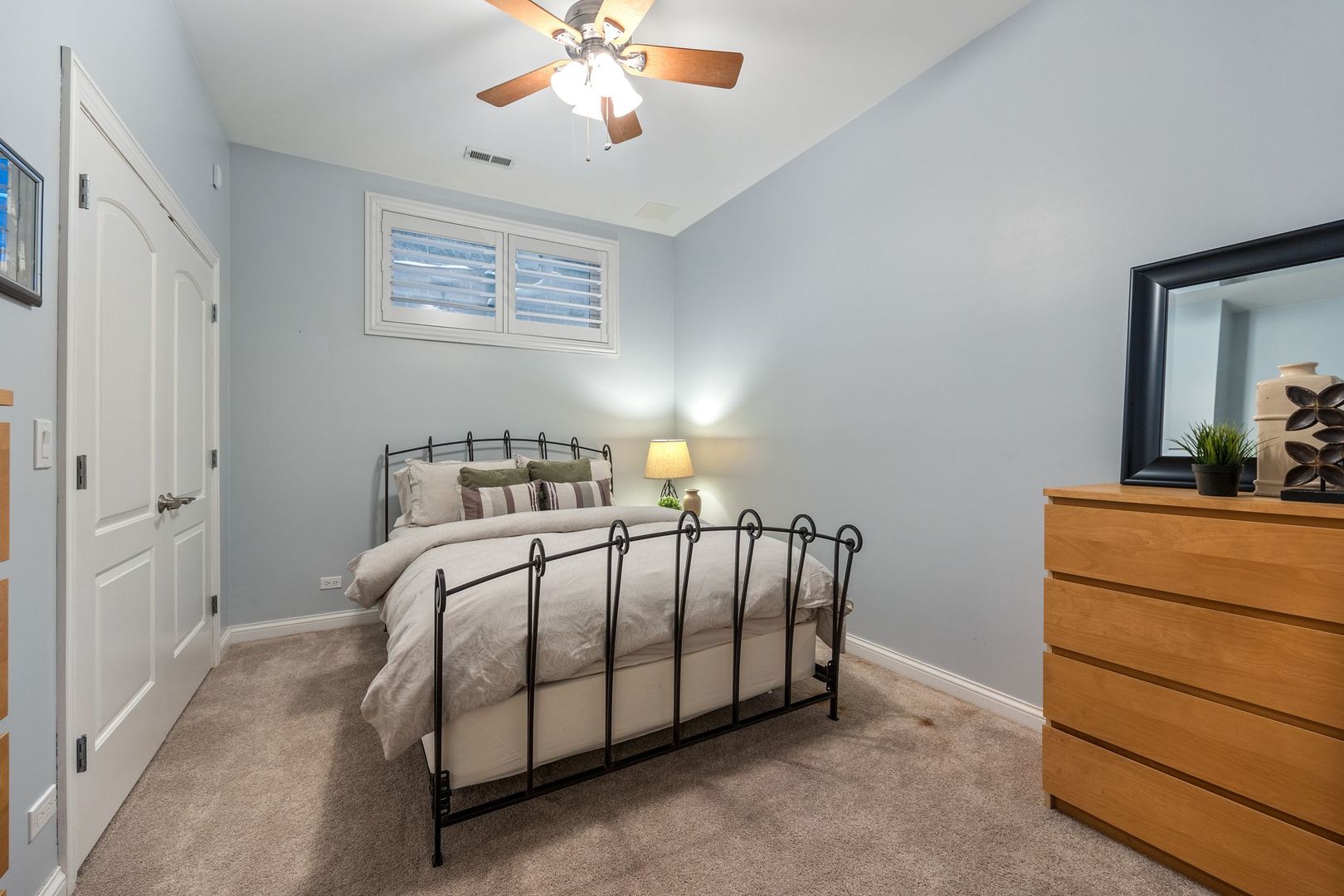 3732 N Kenmore Avenue Unit: 1
