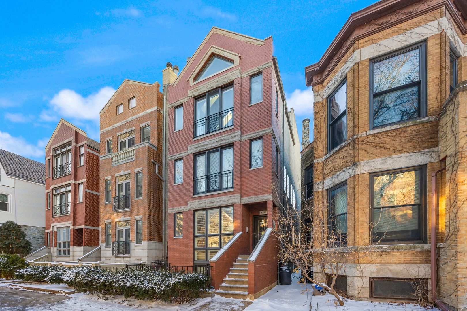 3732 N Kenmore Avenue Unit: 1