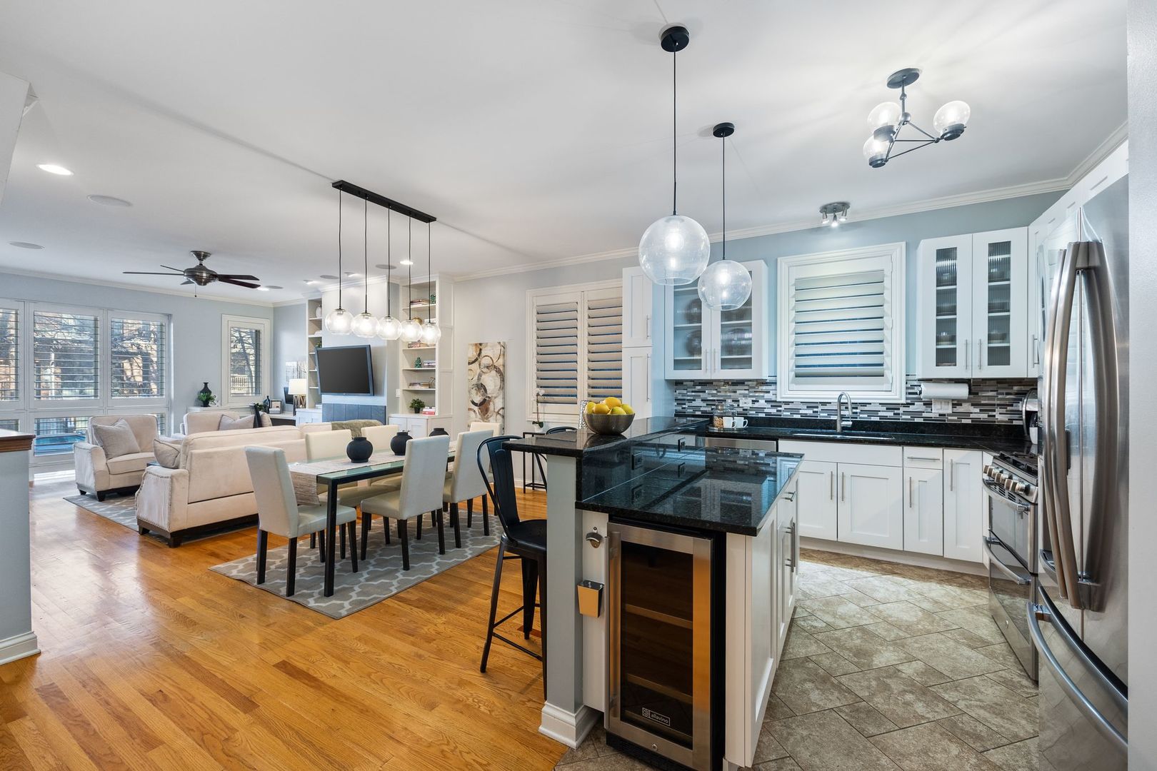 3732 N Kenmore Avenue Unit: 1