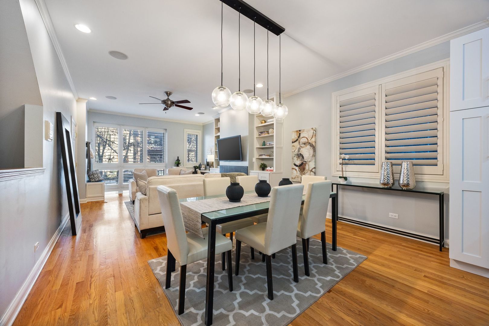 3732 N Kenmore Avenue Unit: 1