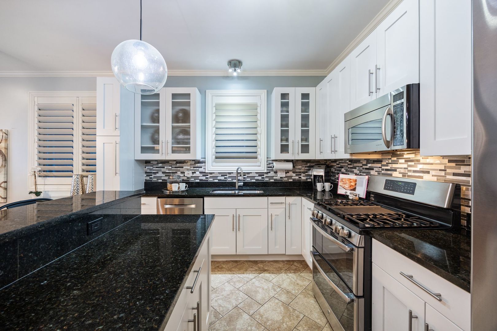 3732 N Kenmore Avenue Unit: 1