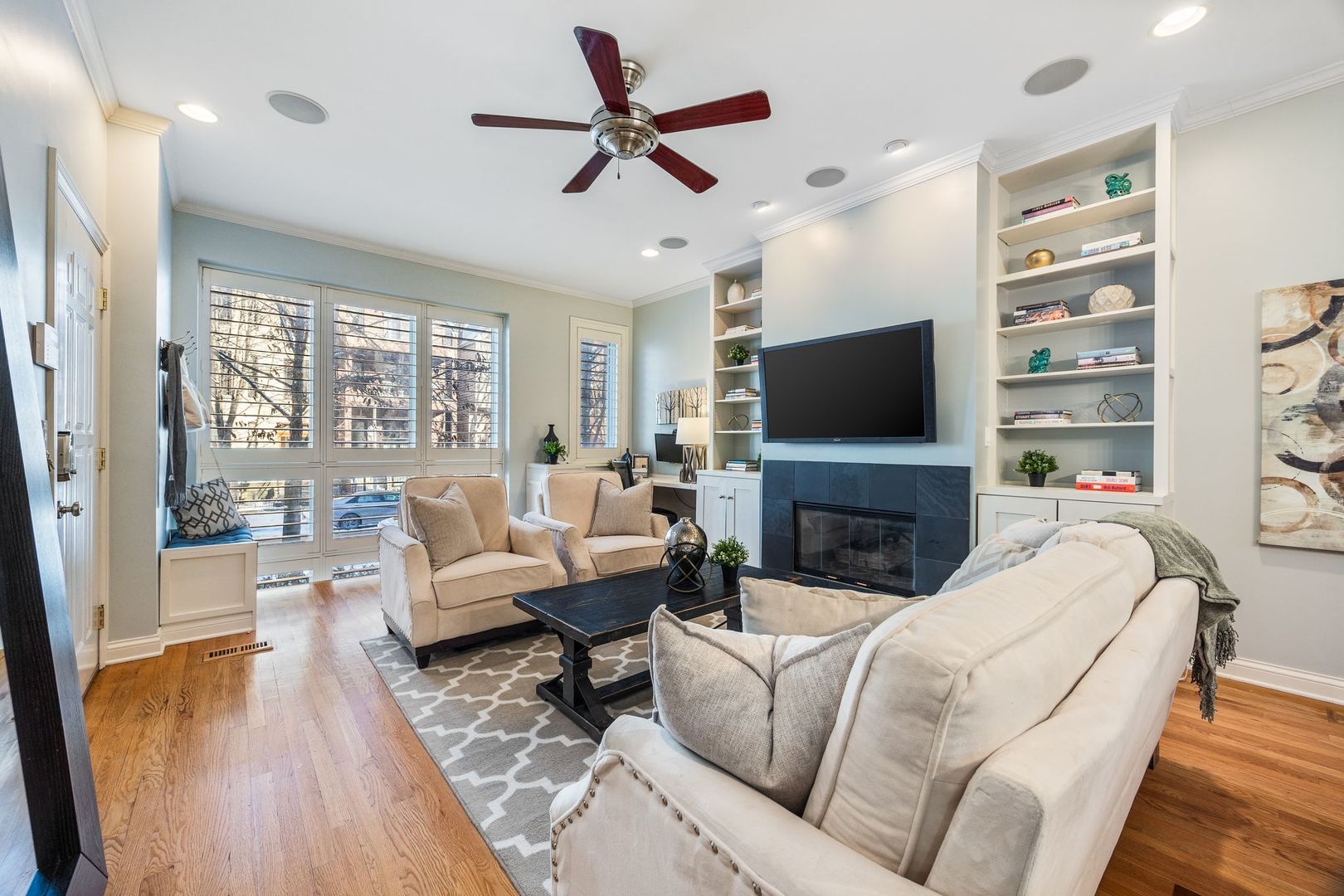 3732 N Kenmore Avenue Unit: 1