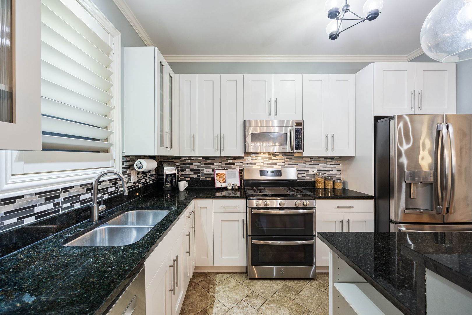 3732 N Kenmore Avenue Unit: 1