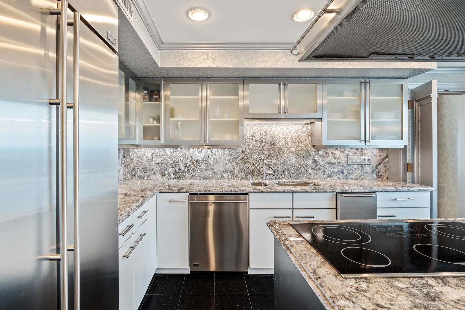 132 E Delaware Place Unit: 5501
