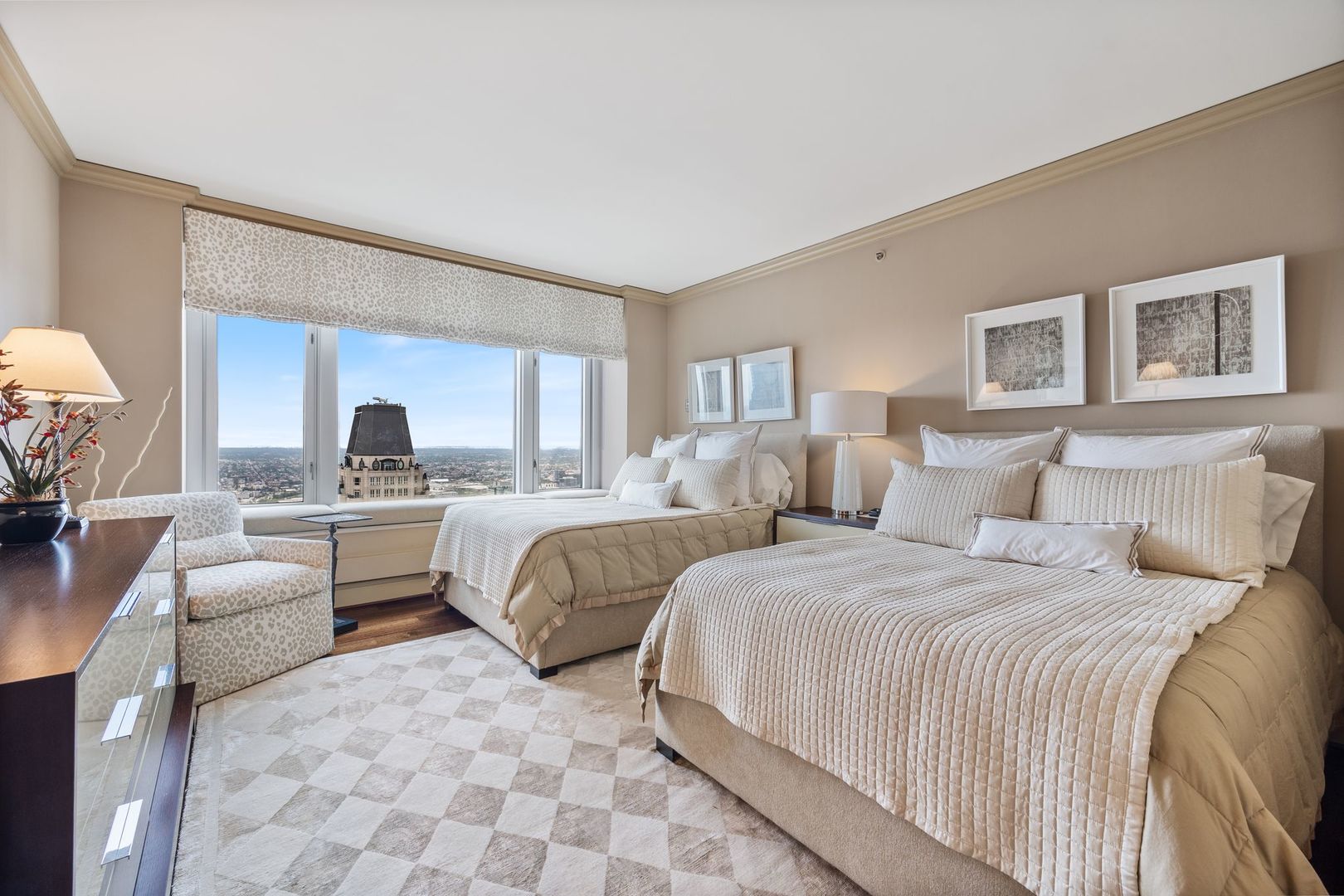 132 E Delaware Place Unit: 5501