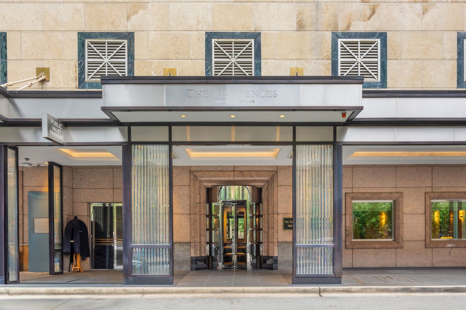 132 E Delaware Place Unit: 5501
