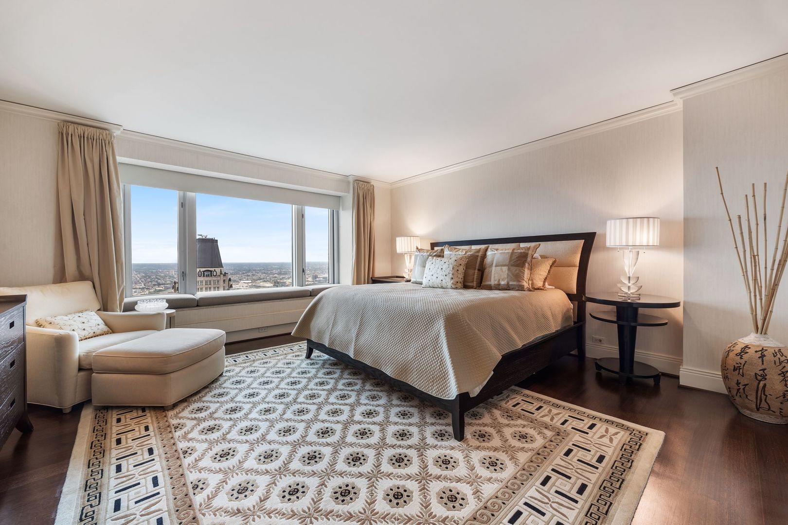 132 E Delaware Place Unit: 5501