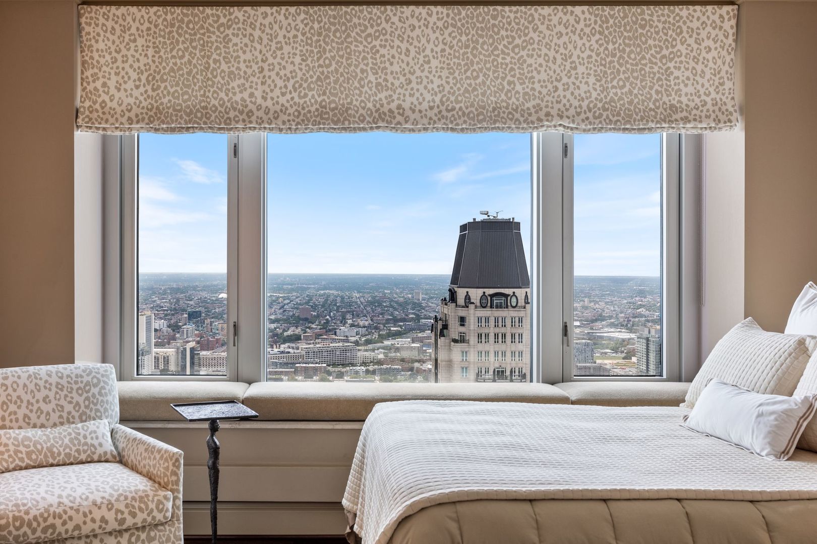 132 E Delaware Place Unit: 5501
