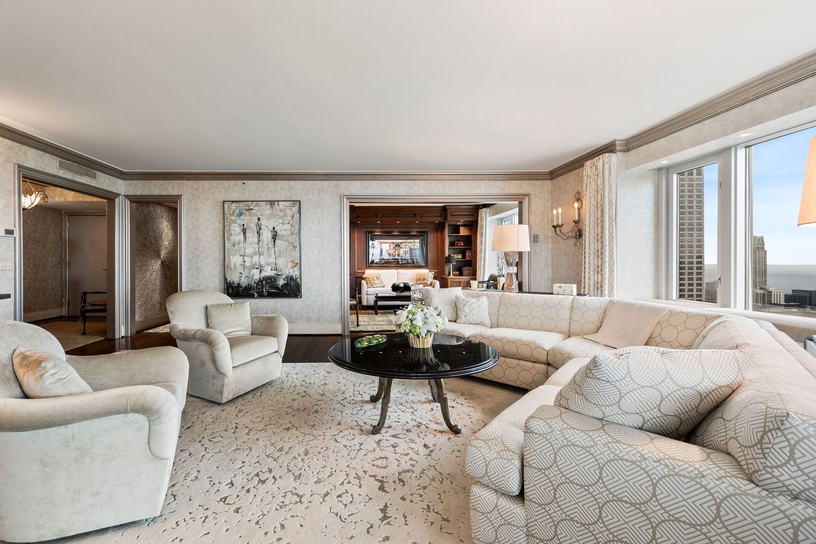132 E Delaware Place Unit: 5501