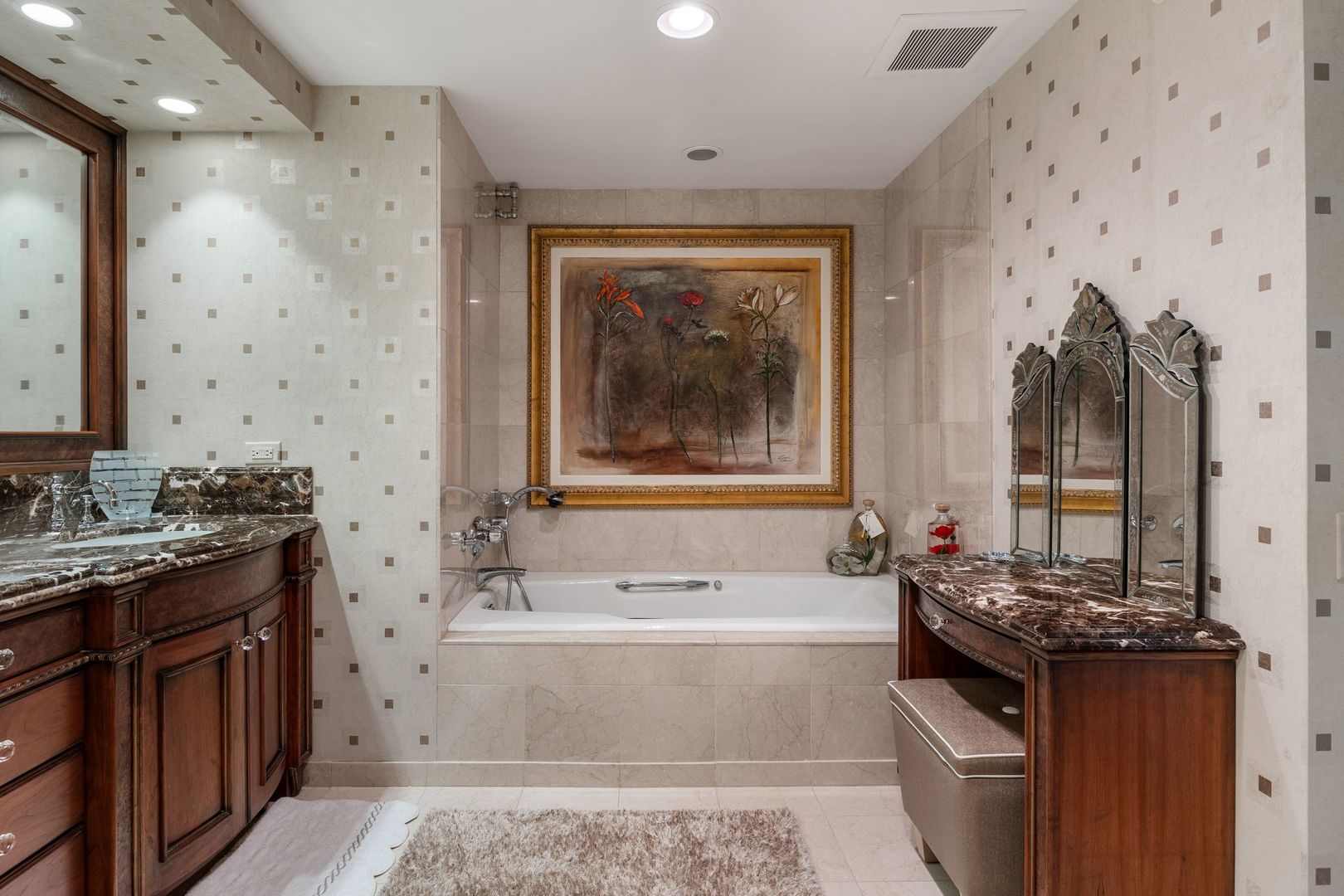 132 E Delaware Place Unit: 5501