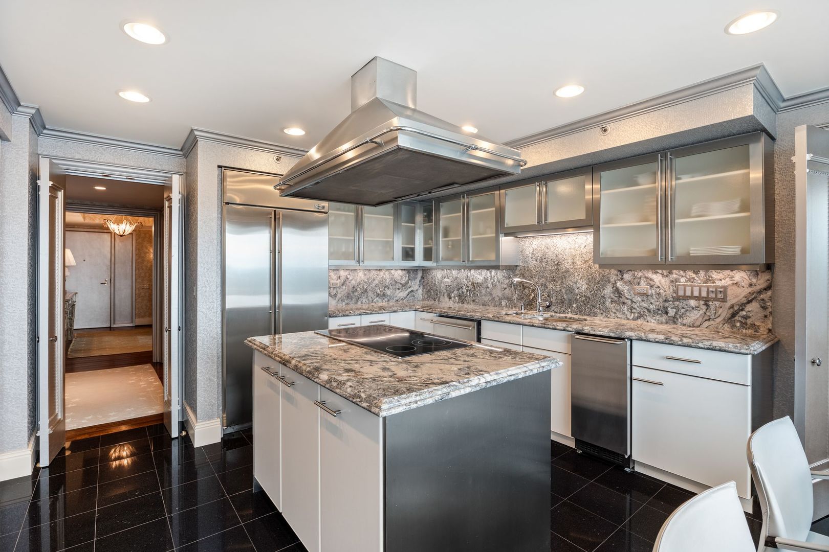 132 E Delaware Place Unit: 5501
