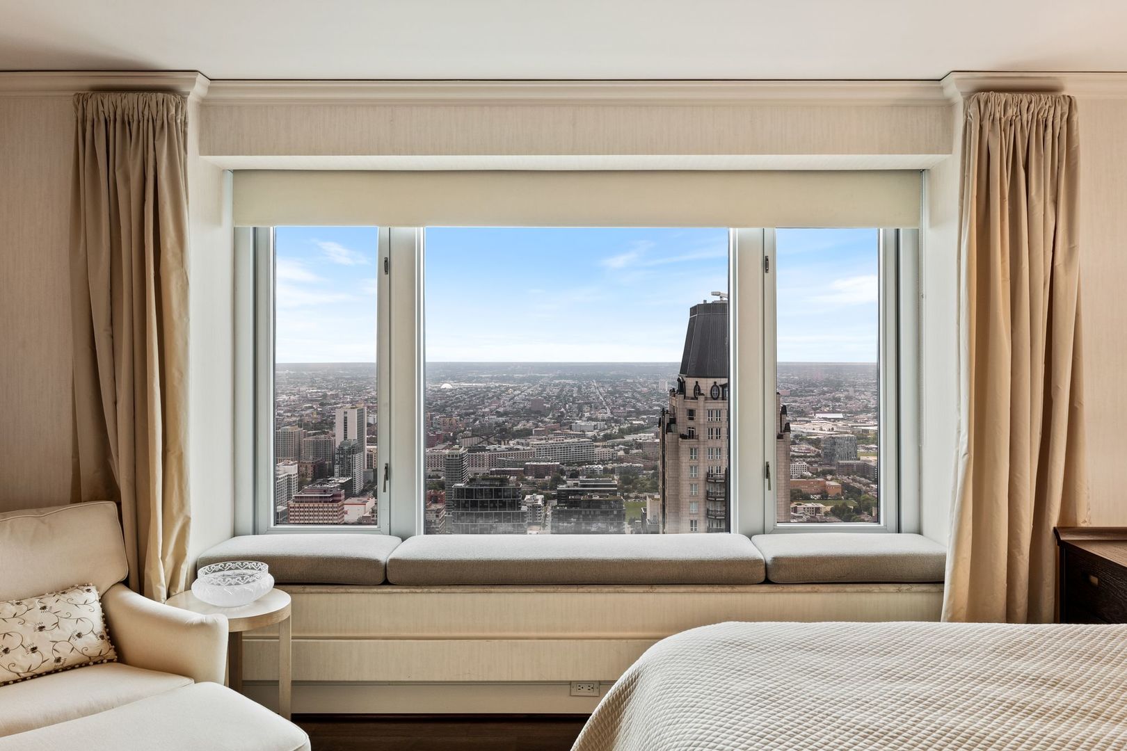 132 E Delaware Place Unit: 5501