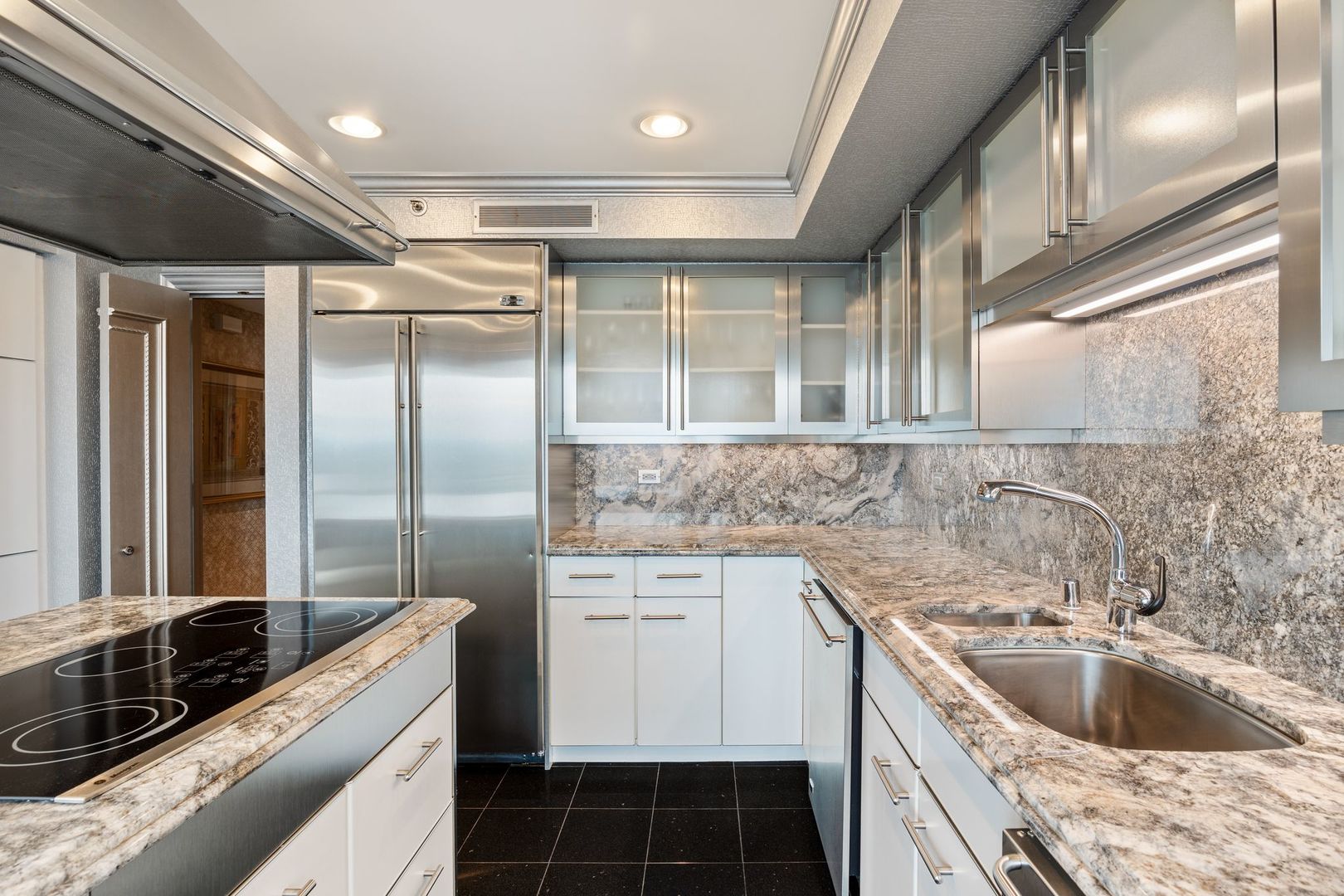 132 E Delaware Place Unit: 5501