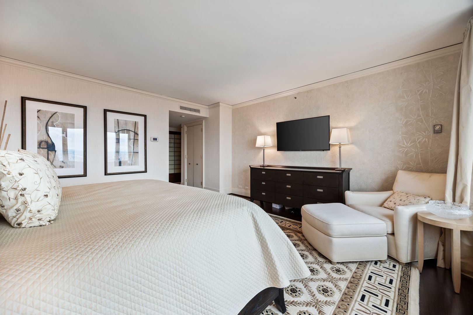 132 E Delaware Place Unit: 5501