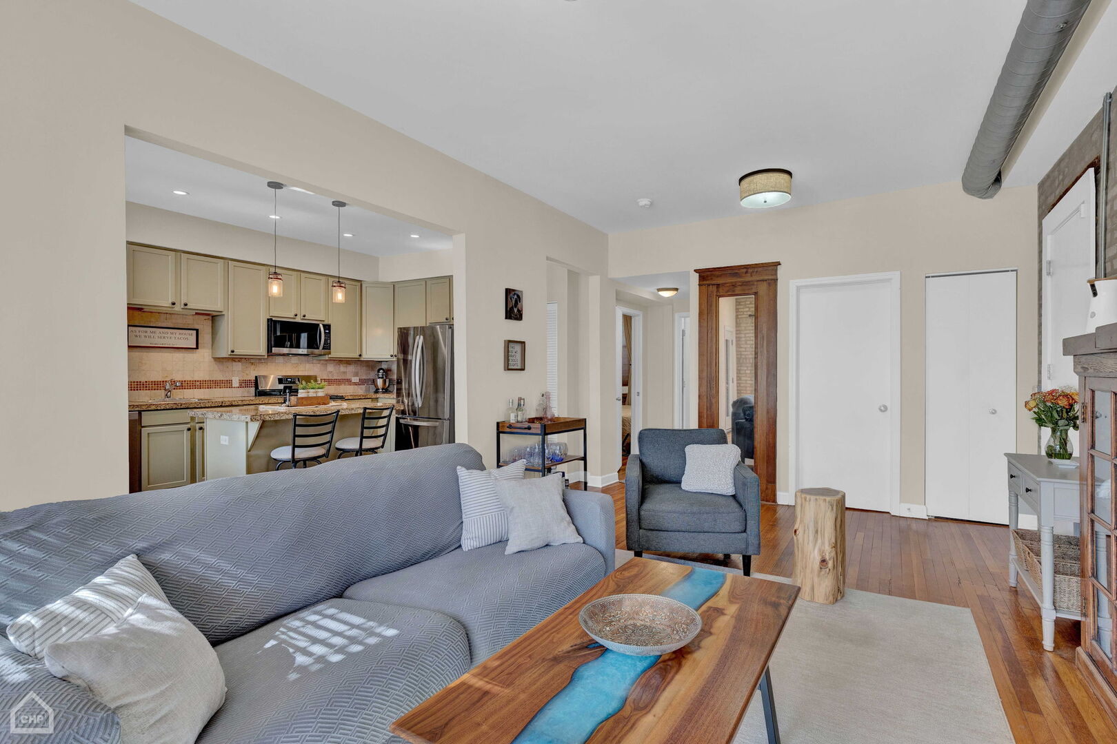 1846 W Berteau Avenue Unit: 2