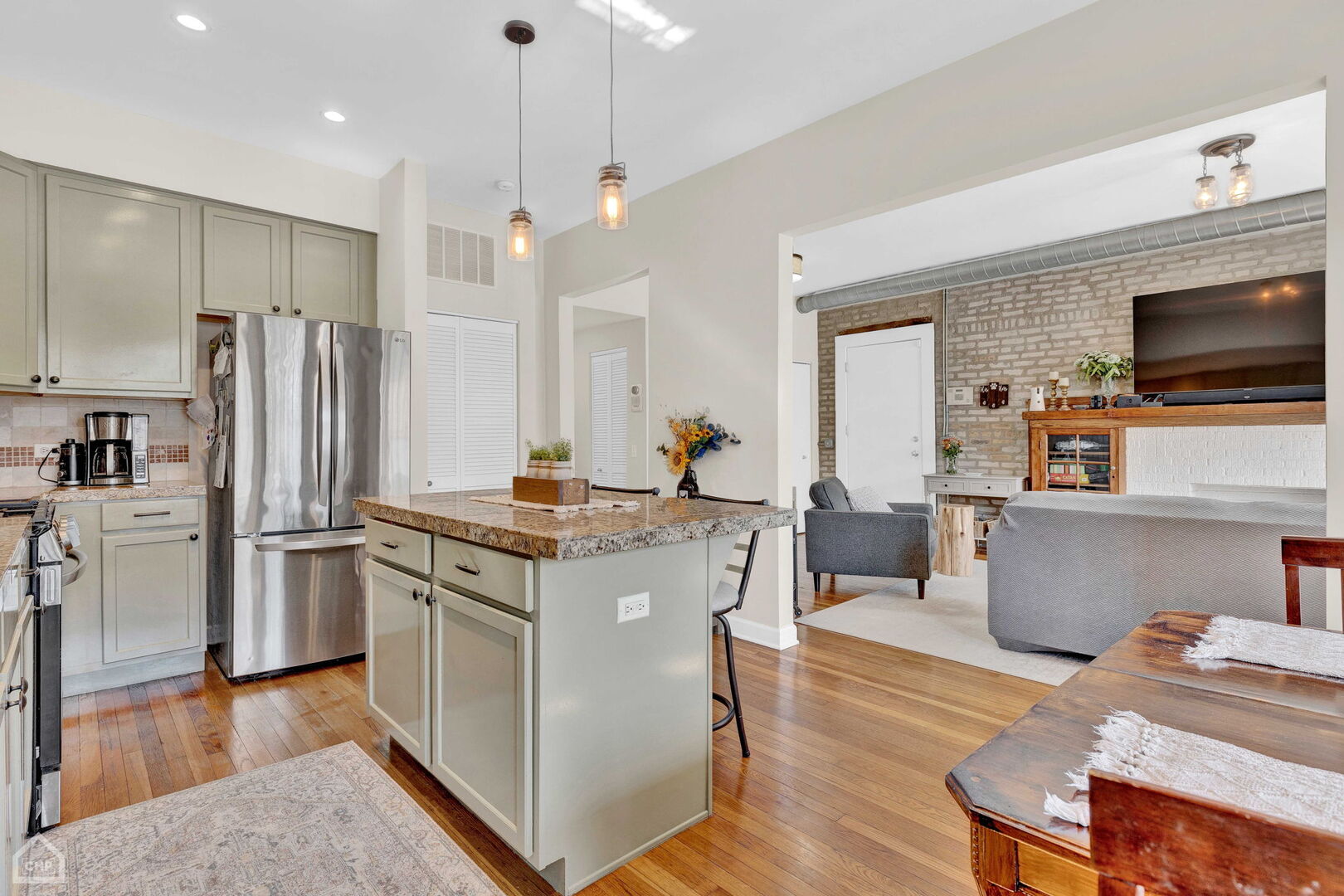 1846 W Berteau Avenue Unit: 2