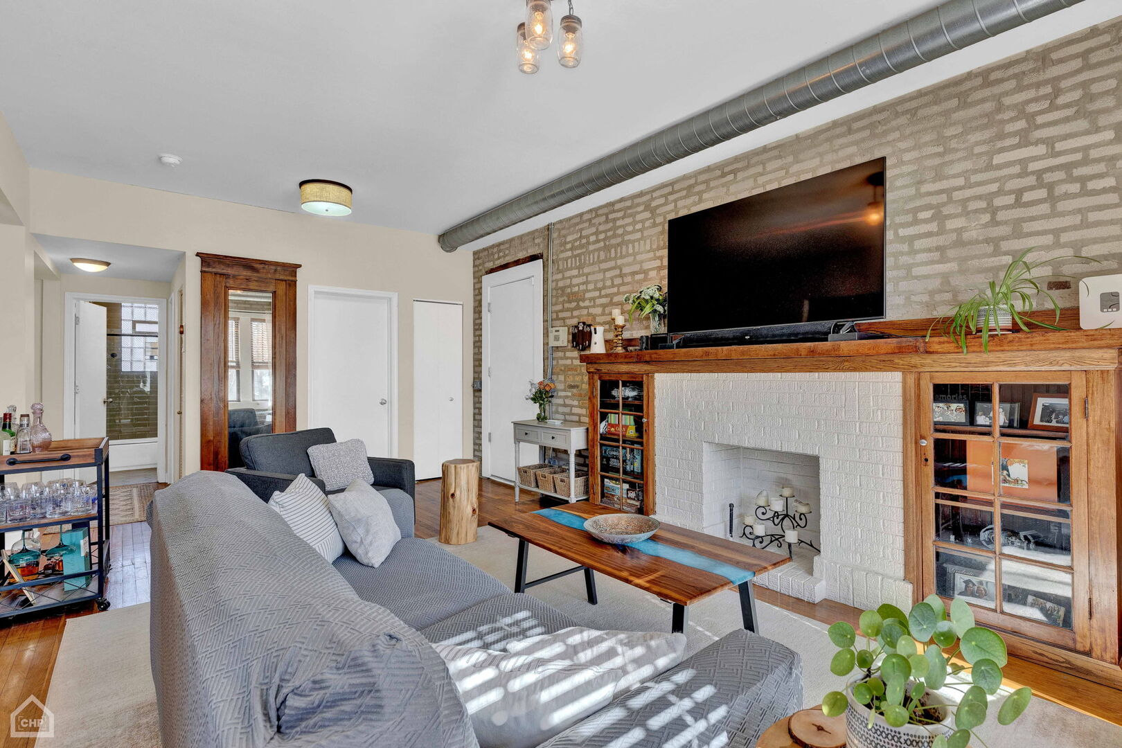 1846 W Berteau Avenue Unit: 2