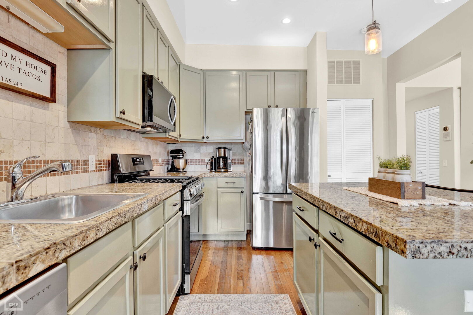 1846 W Berteau Avenue Unit: 2