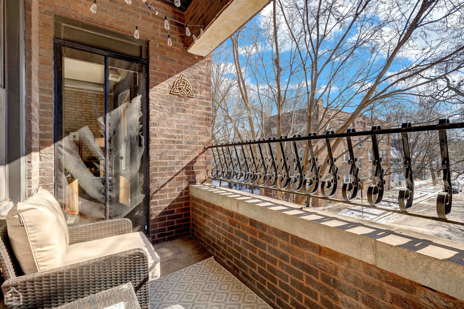 1846 W Berteau Avenue Unit: 2