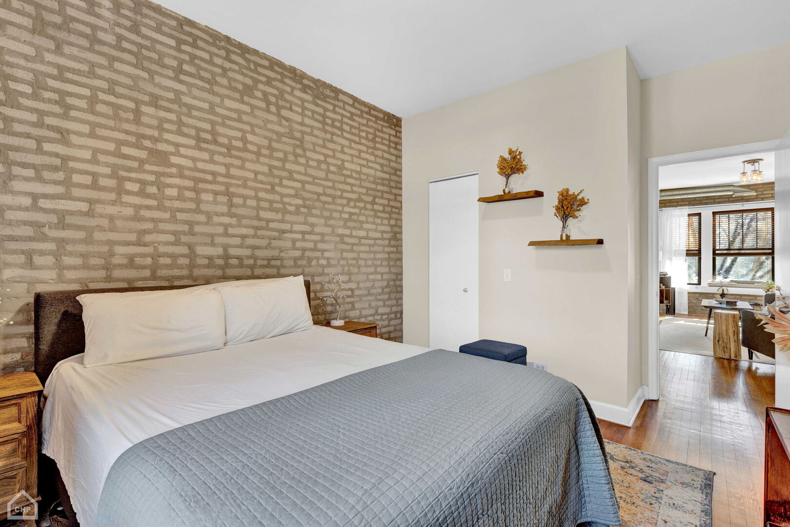 1846 W Berteau Avenue Unit: 2