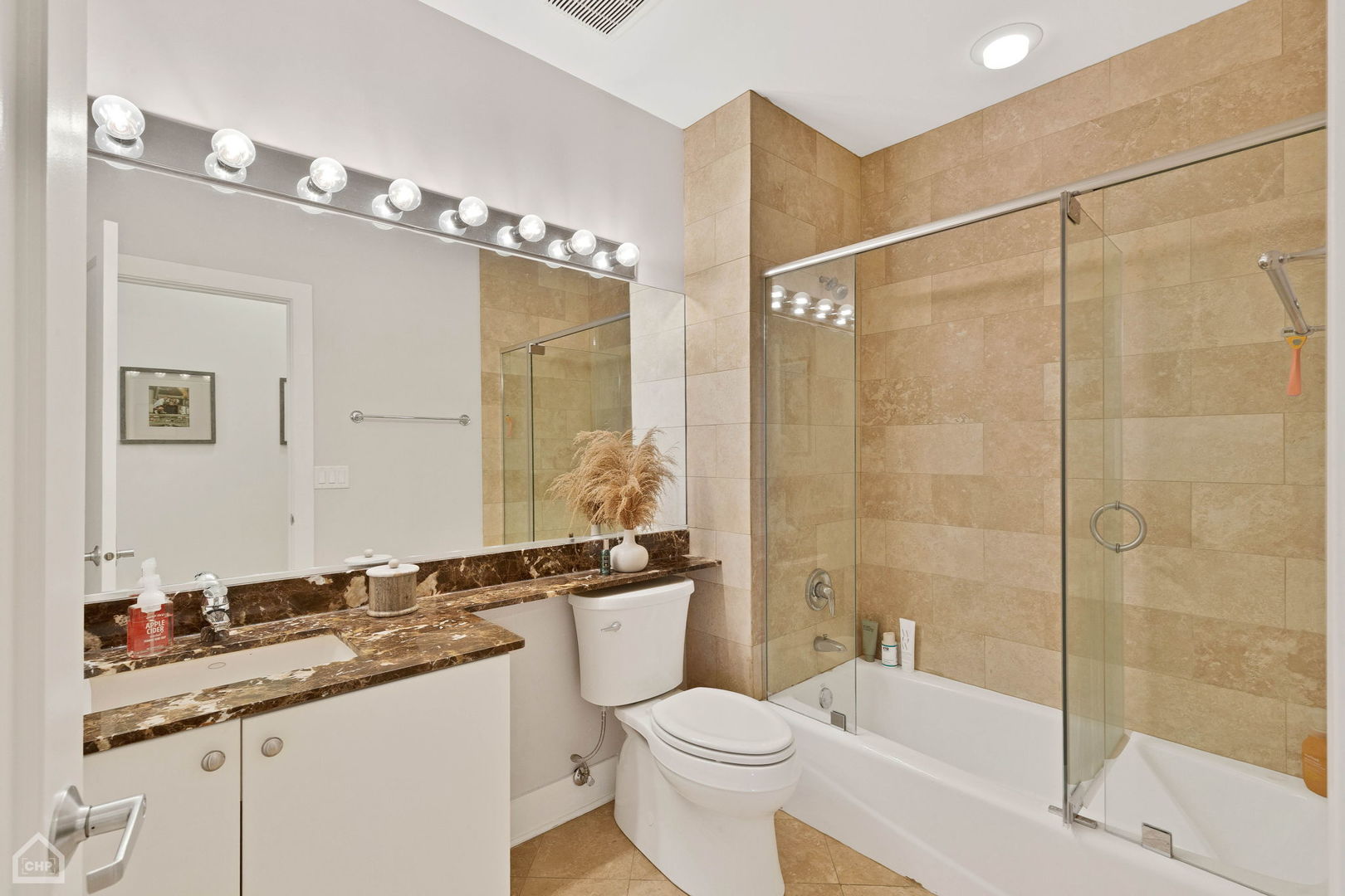 725 N Aberdeen Street Unit: 604