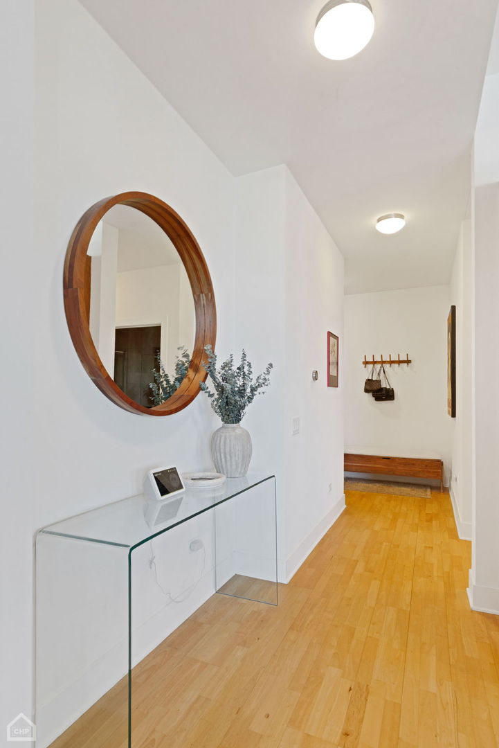 725 N Aberdeen Street Unit: 604