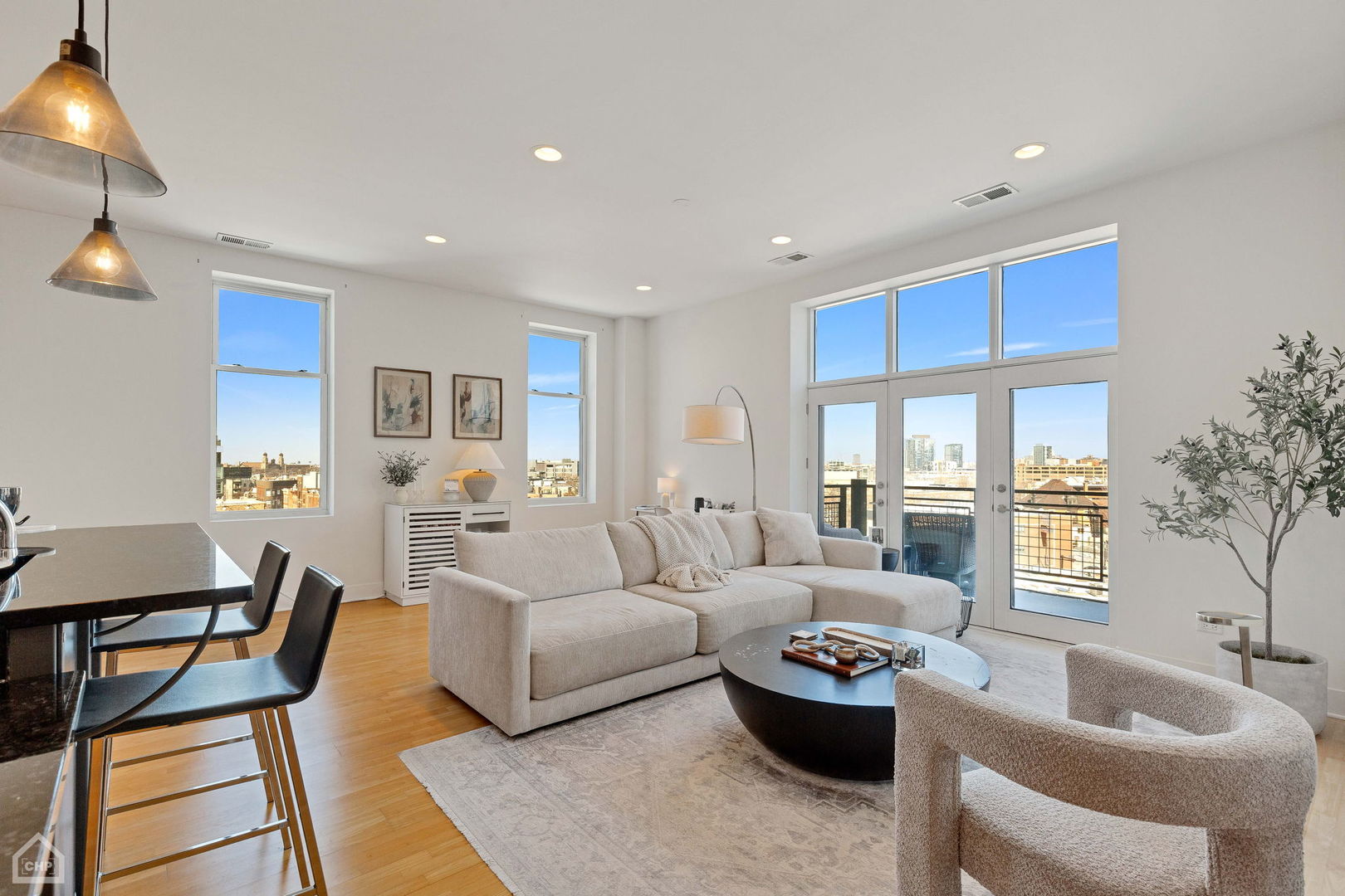 725 N Aberdeen Street Unit: 604