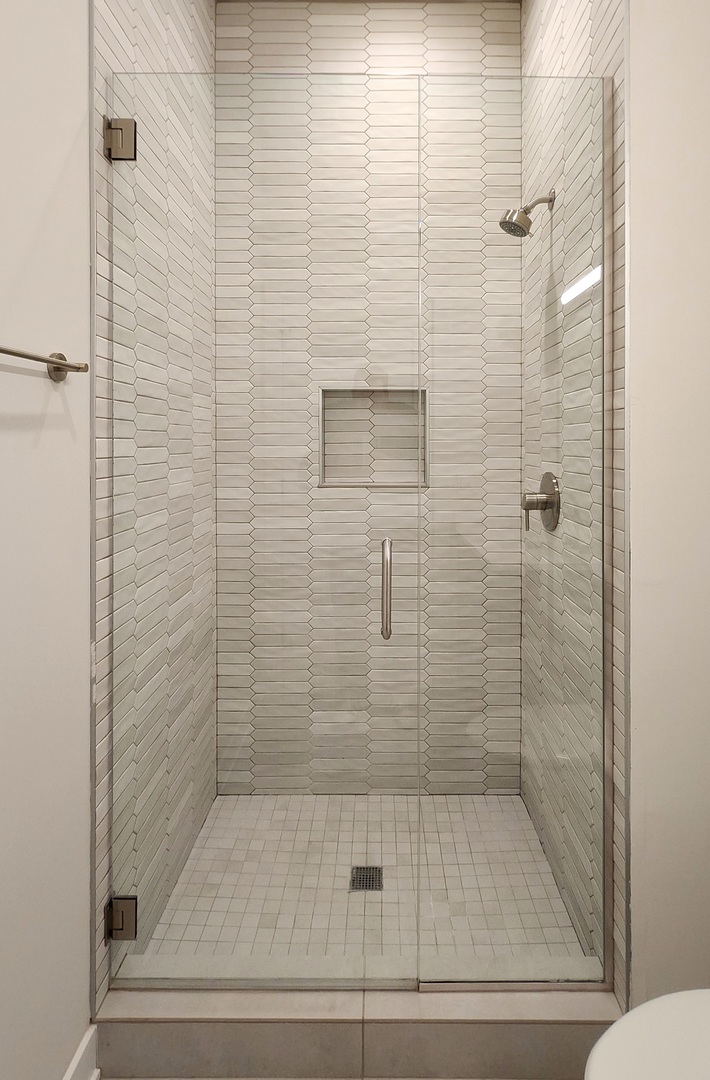 1348 W Roscoe Street Unit: 402