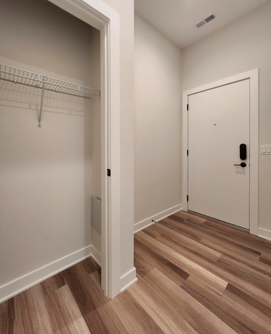 1348 W Roscoe Street Unit: 402